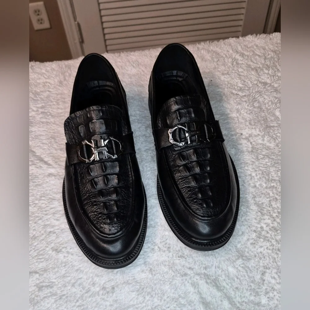 Fashion Leather Shoes with Bee Motif Sole